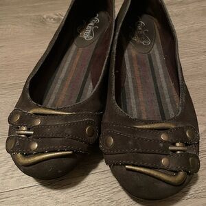 Unlisted by Kenneth Cole Brown Flats with Decorative Toe Details